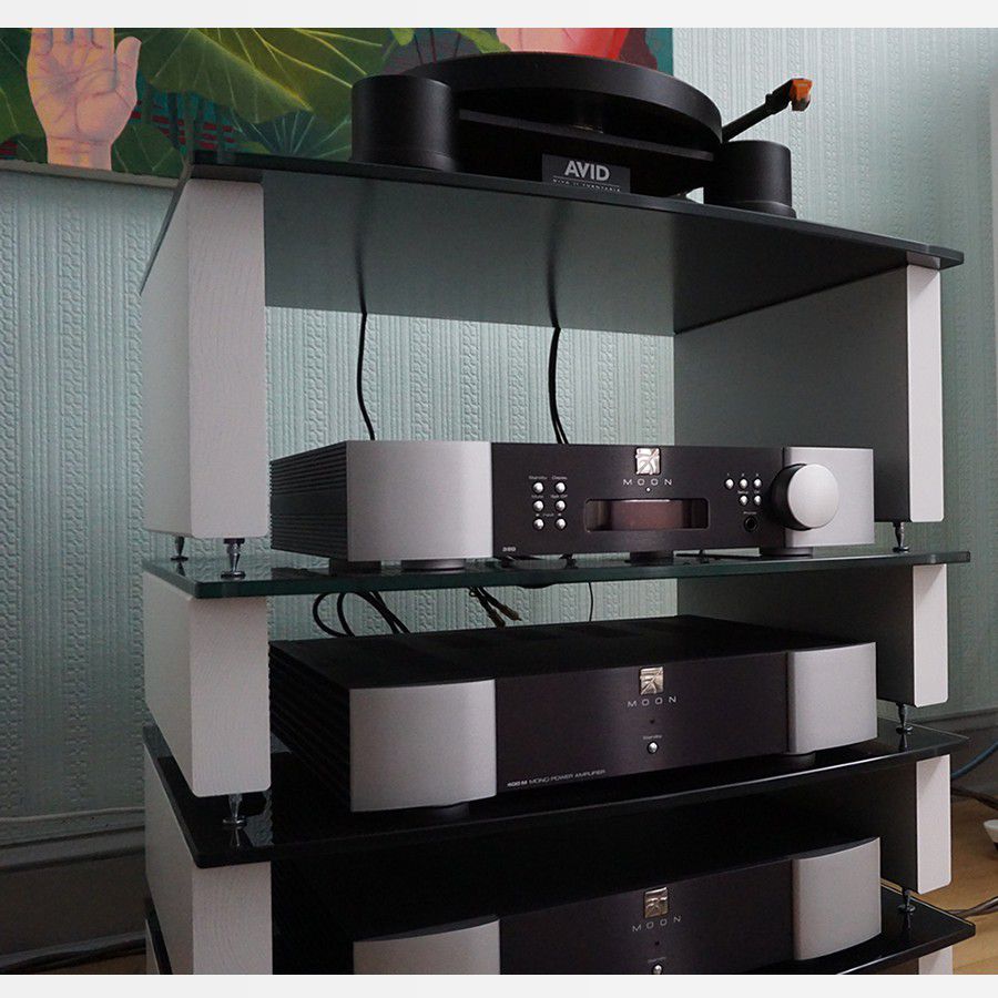 Custom Design's Milan Reference XL finished White with Black Glass with AVID DIVA-II Turntable, 400M Monoblock Amplifiers and 280 DAC from Moon by SimAudio, and KEF R7 Loudspeakers